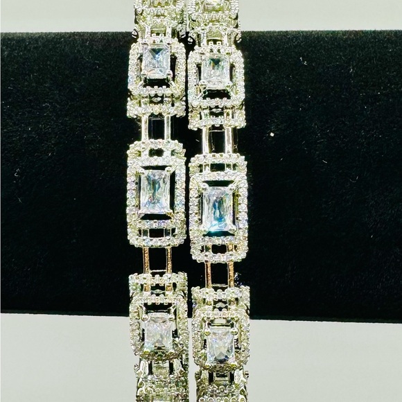 Cubic Zirconia Bracelet Size 2.8 - Picture 2 of 2